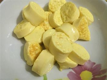 湿炒日本豆腐香菇肉片的做法步骤1