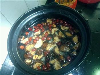 乌鸡香菇红枣汤的做法步骤3