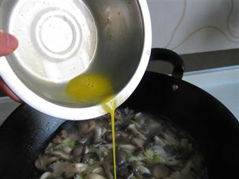 菌菇汤的做法步骤7