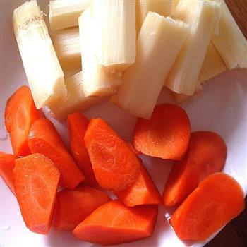 甘蔗胡萝卜排骨汤的做法图解1