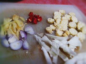 花团锦簇――养生素炒米线的做法步骤2