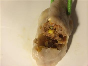 猪肉胡萝卜玉米饺子的做法步骤6