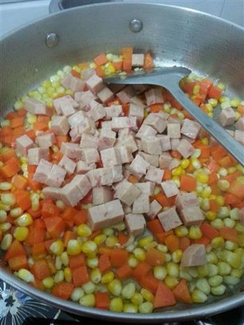 午餐肉炒玉米胡萝卜的做法步骤5