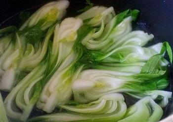 青菜面豉汤的做法图解1