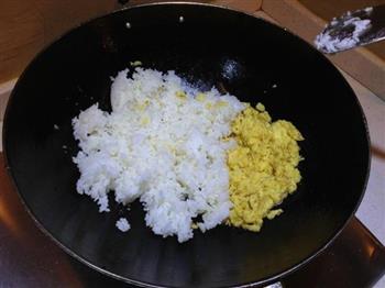 咖喱海鲜炒饭的做法步骤6