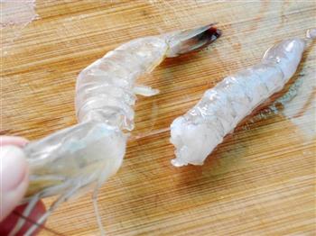 水晶虾饺-晶莹剔透的精致粤式点心的做法图解2