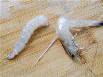 水晶虾饺-晶莹剔透的精致粤式点心的做法步骤3