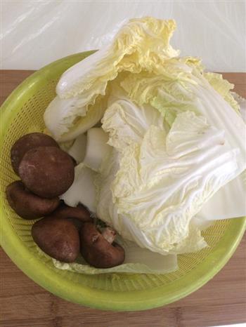 大白菜香菇猪肉水饺的做法步骤1