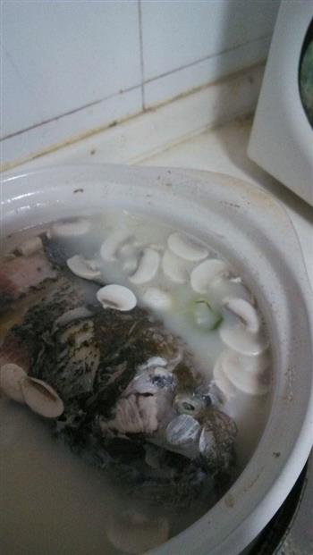 口蘑豆腐鱼头汤的做法步骤3