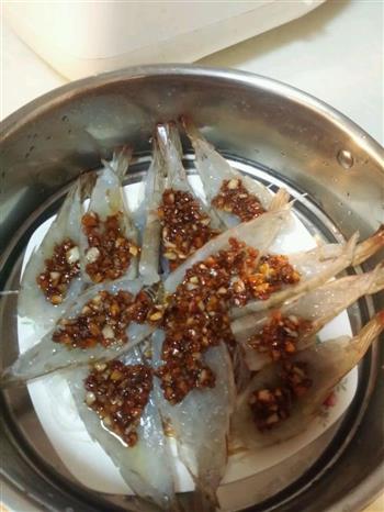 蒜蓉粉丝蒸虾的做法步骤1