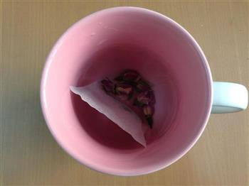 玫瑰紫锥菊覆盆子饮的做法步骤2