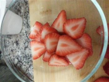 草莓慕斯蛋糕的做法步骤2