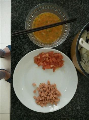 火腿肠蛋炒饭的做法步骤2