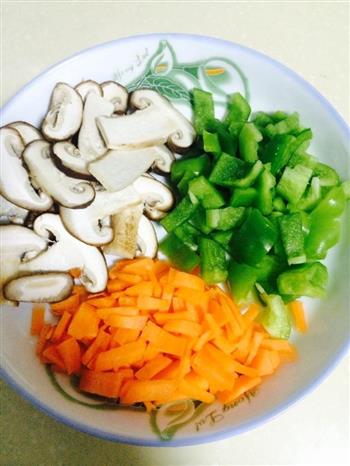 蔬菜炒饭—素食可用的做法步骤2