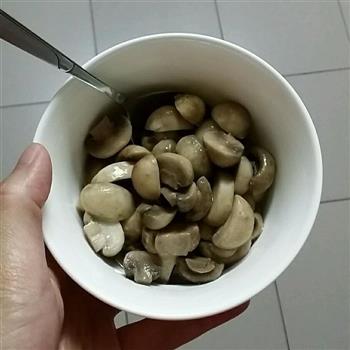 蘑菇南瓜浓汤的做法步骤2