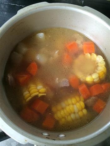 山药玉米排骨汤的做法图解1
