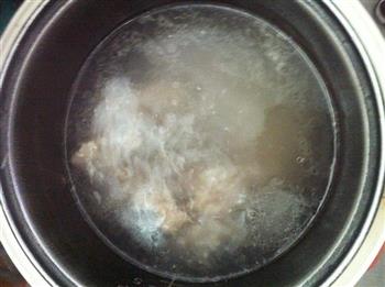 鱼片排骨粥的做法步骤4