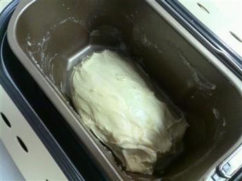蜜烤豆沙面包卷的做法步骤1