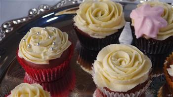 红丝绒杯子蛋糕 & 论裱花的重要性的做法步骤12