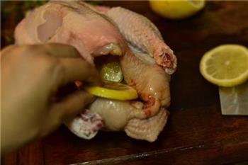 蜜香柠檬烤全鸡的做法步骤4