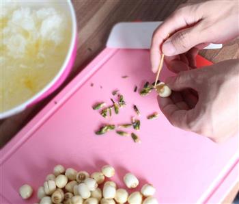 用焖烧锅炖银耳莲子汤做法的做法图解2