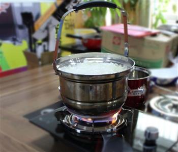 用焖烧锅炖银耳莲子汤做法的做法图解6