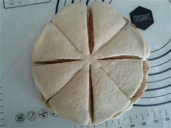 花朵辫子芝麻酱面包-10寸披萨烤盘的做法图解4