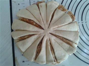 花朵辫子芝麻酱面包-10寸披萨烤盘的做法图解5