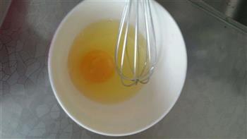 孕妇食谱，宝妈自制简单的鸡蛋炒饭的做法步骤3
