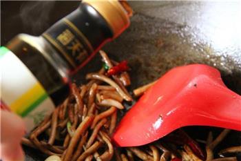 干锅茶树菇的做法步骤6