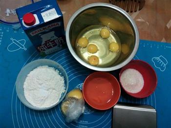 葡萄干蛋糕卷的做法步骤1