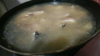 鱼肉咖喱火锅的做法步骤2