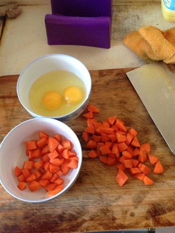 胡萝卜鸡蛋炒饭的做法图解1