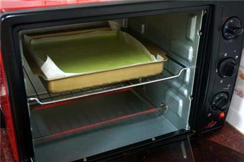 绿茶彩绘蛋糕卷的做法步骤16