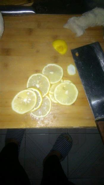 甜蜜的柠檬蜜的做法步骤1