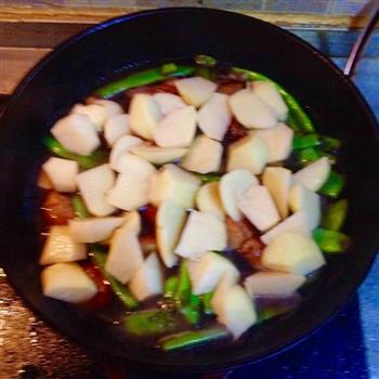 山寨五花肉豆角炖土豆的做法步骤6