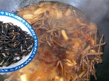菰米茶树菇红烧肉的做法图解15