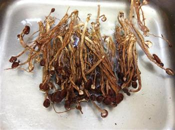 菰米茶树菇红烧肉的做法图解3