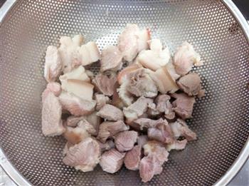 菰米茶树菇红烧肉的做法步骤7