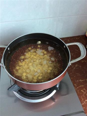 百合莲子红豆粥的做法步骤2