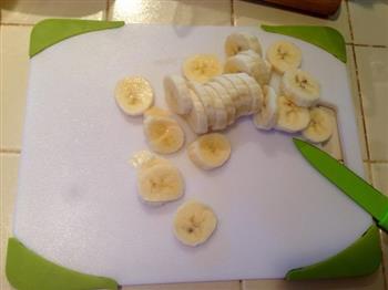 香蕉蔓越莓蛋糕卷的做法图解2