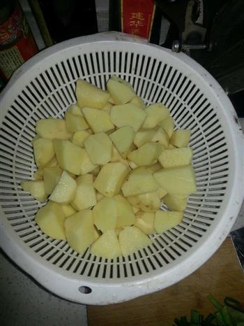 懒人简易土豆烧排骨的做法图解1