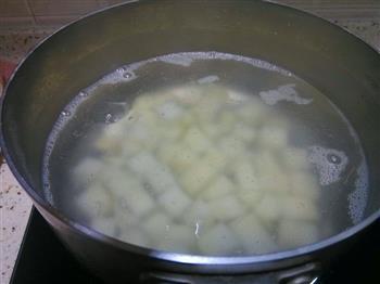 酸黄瓜烩羊肉，配土豆的做法图解2