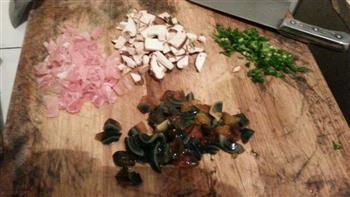 皮蛋香菇瘦肉粥的做法步骤1