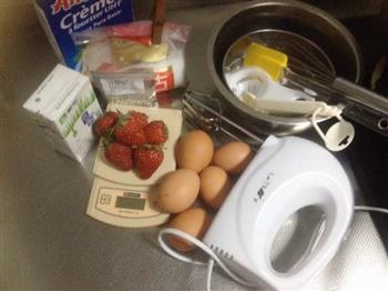 草莓水果奶油蛋糕的做法步骤1