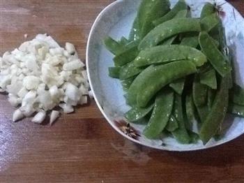 蒜蓉荷兰豆的做法步骤1