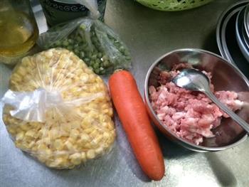 玉米冬豆胡萝卜火腿丁碎肉杂烩-家常改良版金玉满堂的做法步骤1