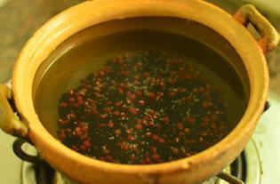 红豆小米粥—冬季暖身的做法图解3
