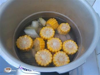 玉米炖排骨-冬季暖身的做法图解7
