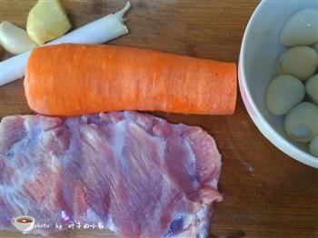 胡萝卜鹌鹑蛋烧排骨-冬季暖身的做法步骤1